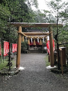 摂社・三柱神社